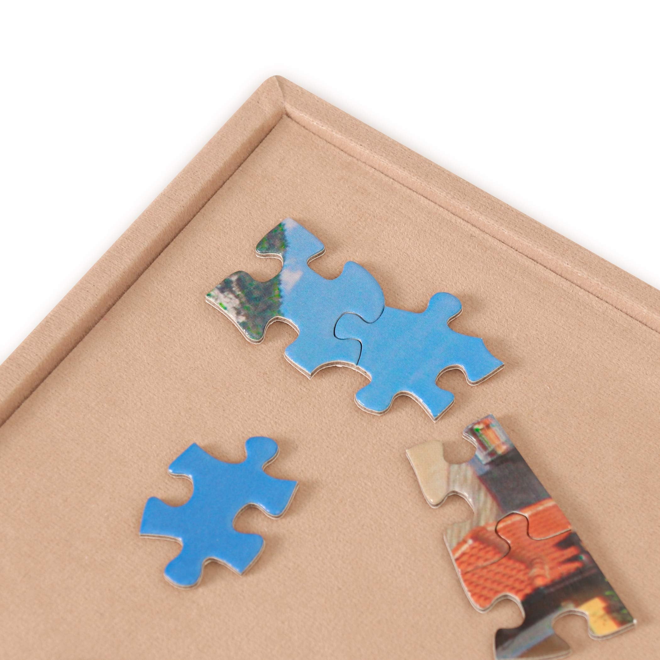 Soft flannelette cover protects puzzle pieces on the Lavievert board.