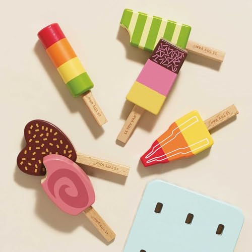 Le Toy Van Honeybake wooden holder keeps lollies neatly displayed after play.