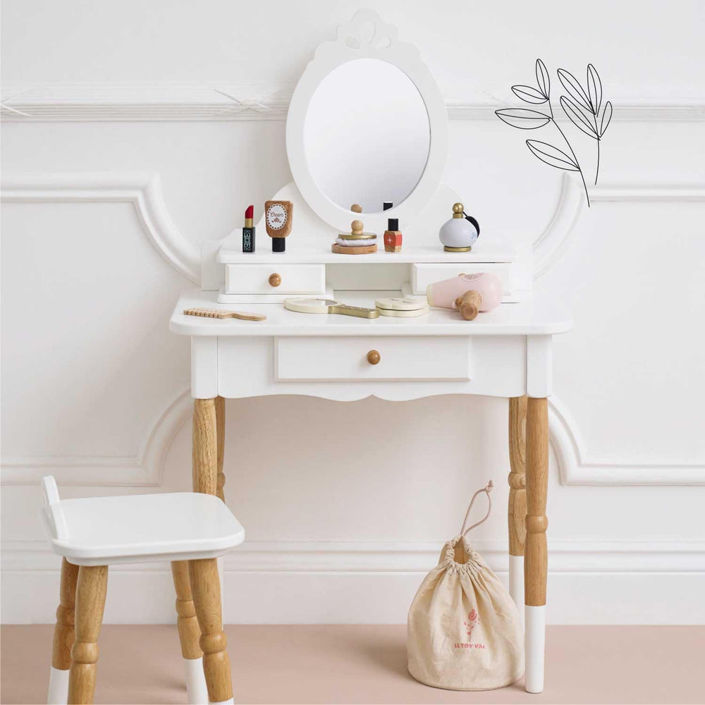 Le Toy Van Star Beauty Bag compact kit encourages fine motor skills during pretend routines.