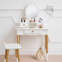 Le Toy Van Star Beauty Bag compact kit encourages fine motor skills during pretend routines.
