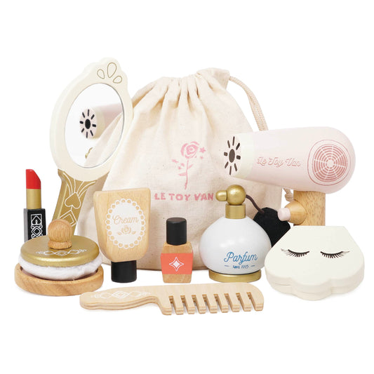 Le Toy Van Star Beauty Bag hair dryer image shows imaginative play for ages 3 and up.