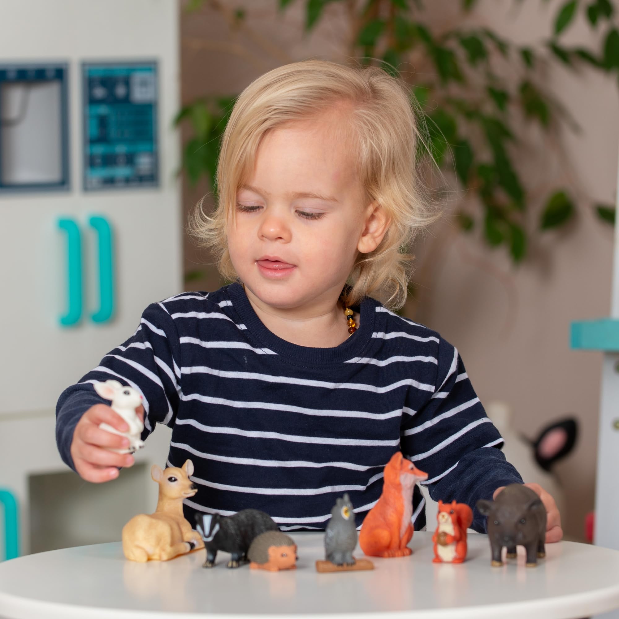 Learning Minds fox figure invites pretend adventures in the woodland world.