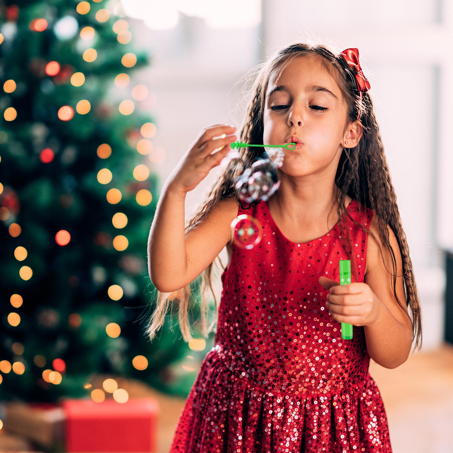 Leetous compact bubble wands, 4.2 inches, easy for little hands.