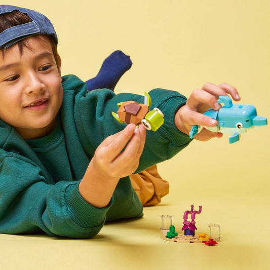 LEGO Creator 3in1 display stand with dolphin and turtle figures for showcase.