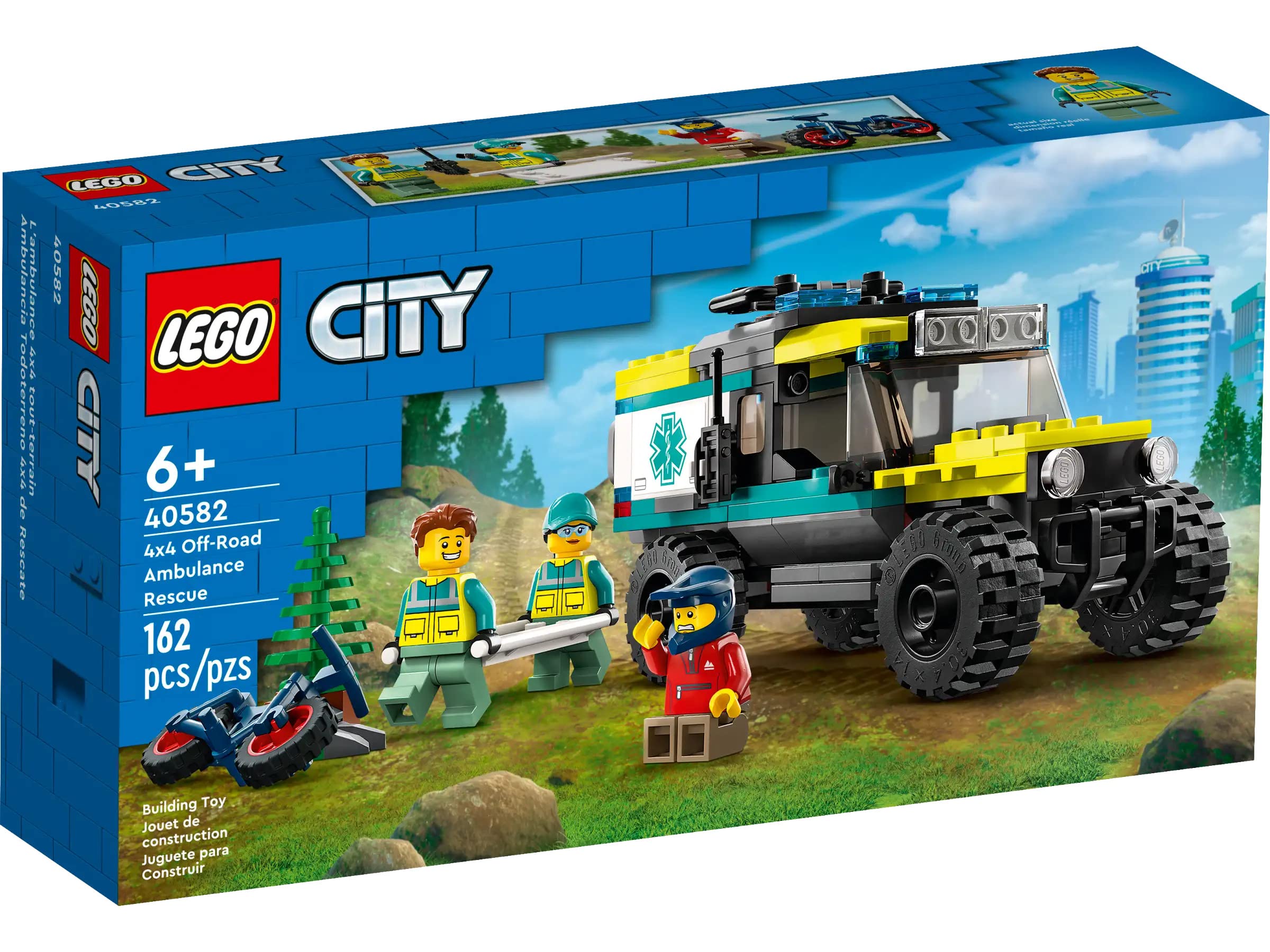 LEGO 40582 three minifigures ready for rescue scenes