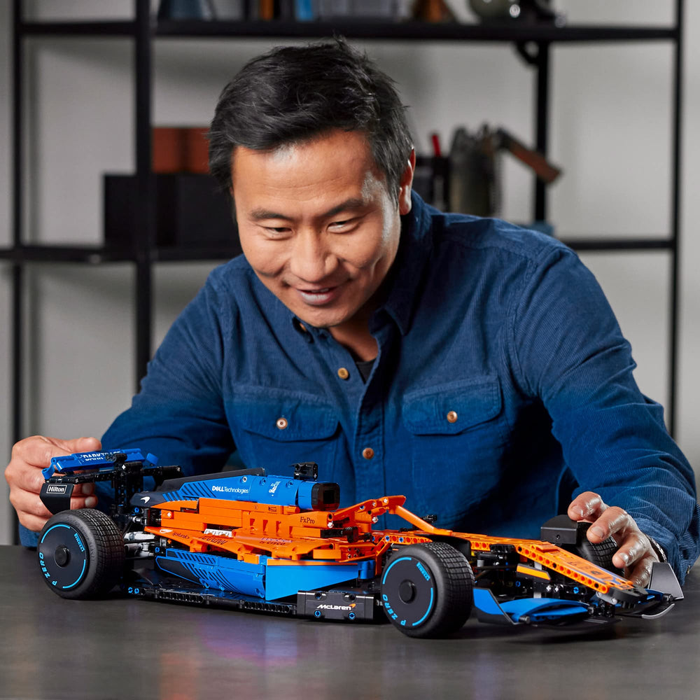Lego 42141 Technic McLaren F1 engine detail showcases moving pistons for immersion.