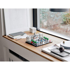 LEGO Architecture 21045 Trafalgar Square London buses, adds dynamic street scene to your collection.