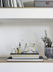 LEGO Architecture London Skyline 21034 London Eye miniature ideal for coffee-table display.