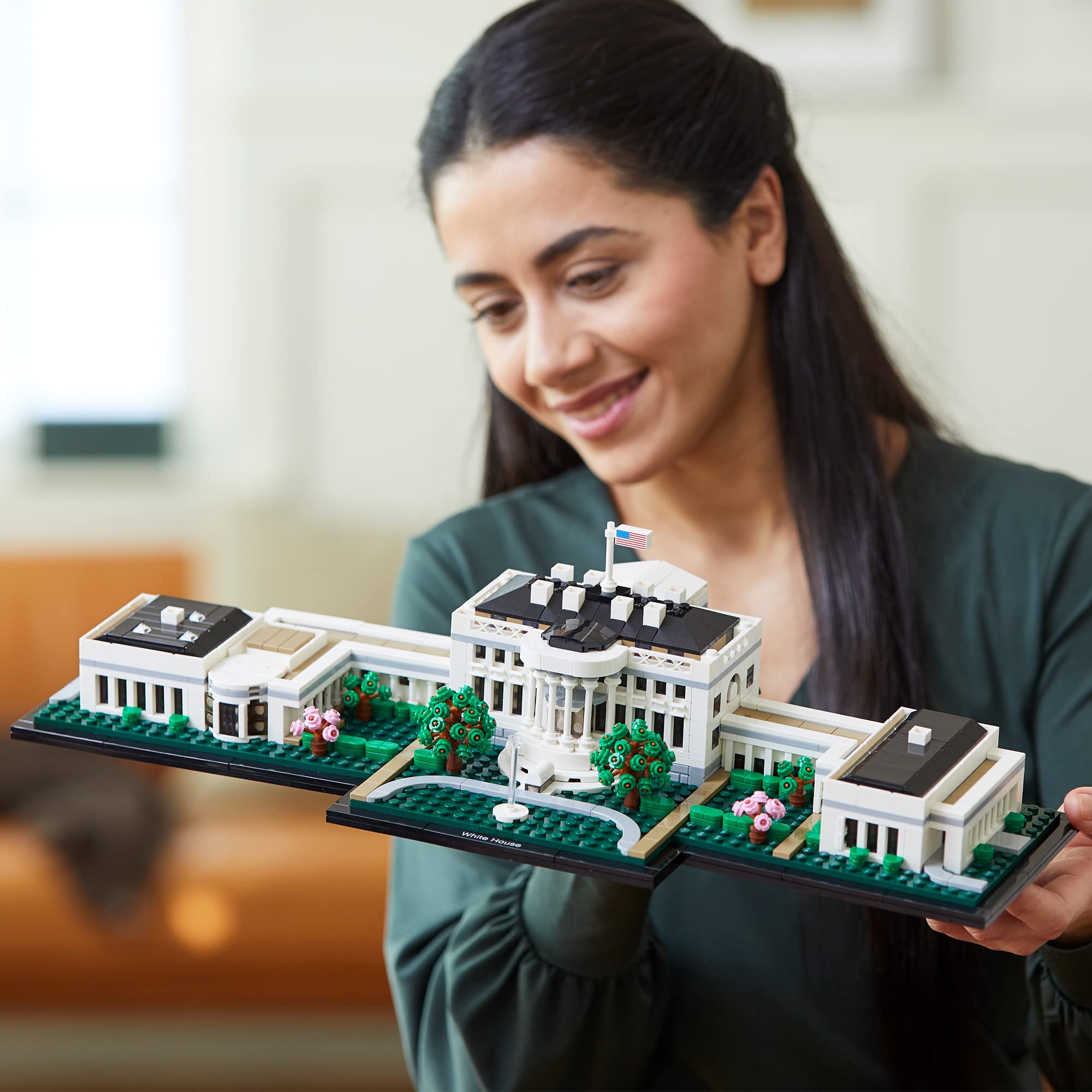 LEGO Architecture White House Jacqueline Garden detail enhances display context.