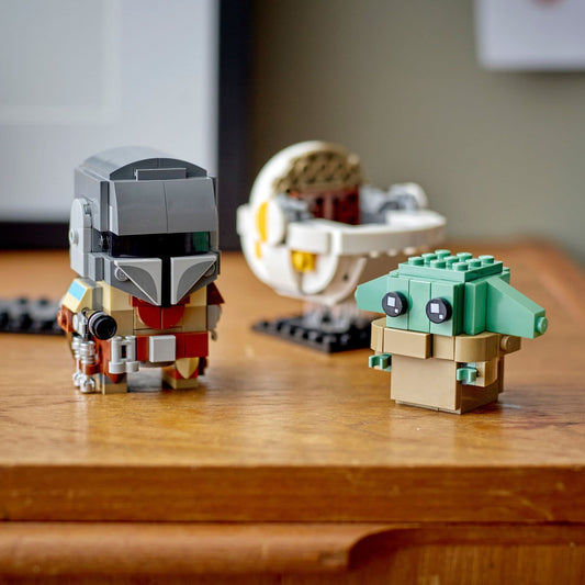 LEGO BrickHeadz Mandalorian figure with blaster rifle shows authentic details