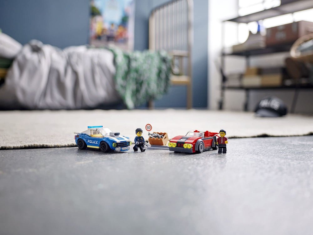 LEGO City Police Highway Arrest: Crate of fish adds quirky detail to the scene