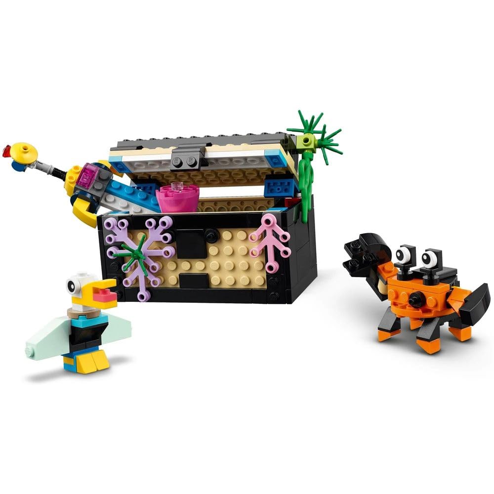 LEGO Creator Fish Tank 31122 close-up fish emphasizes tiny bricks and textures.