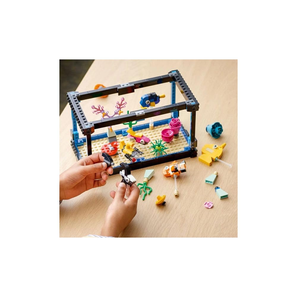 LEGO Creator Fish Tank 31122 packaging box shows authentic LEGO branding.