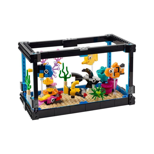 LEGO Creator Fish Tank 31122 side view highlights modular play and display options.
