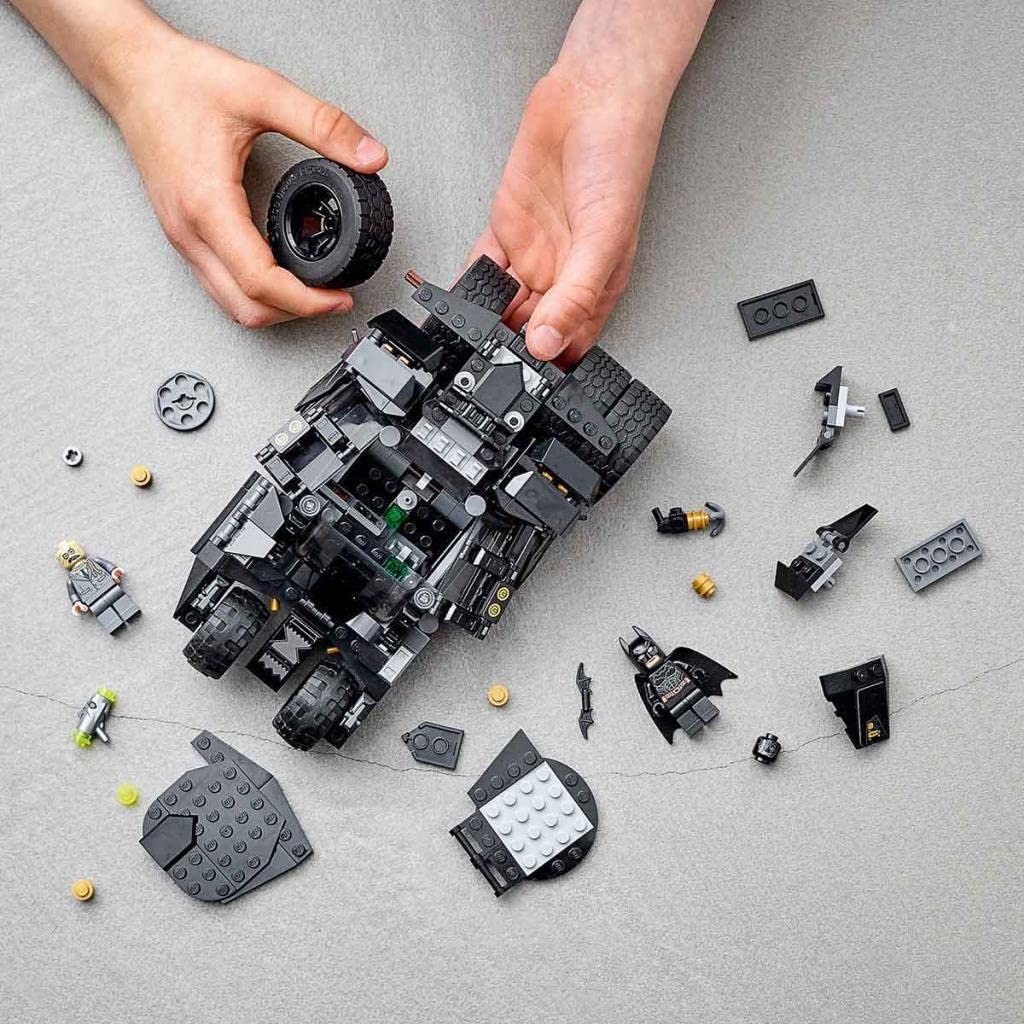 LEGO Batman Batmobile Tumbler: Scarecrow Showdown 76239 – Minifigures Included