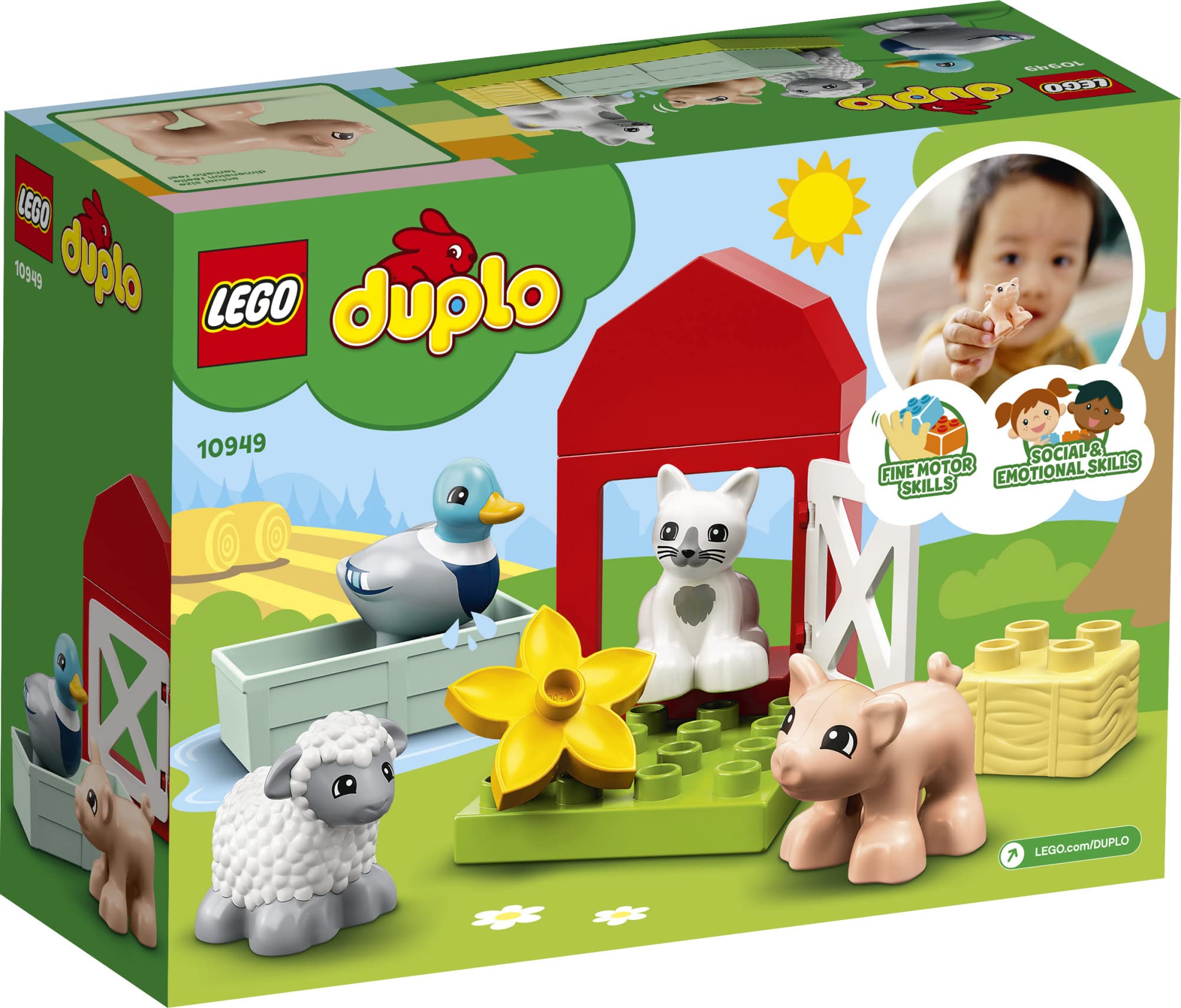 LEGO DUPLO Town hay bale and flower add color to scenes.