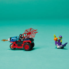 LEGO glider with movable wings enables exciting chase scenes