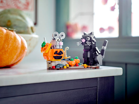 LEGO Halloween Cat & Mouse 40570 mouse peeking from a pumpkin, a cute focal point.