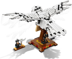 LEGO Hedwig letter delivery setup captures Hedwig delivering mail in a tasteful display piece.
