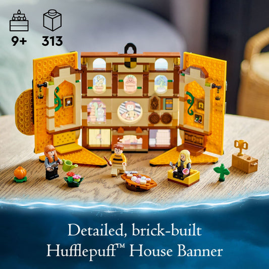 LEGO Harry Potter Hufflepuff banner interior reveals the common room for imaginative play.