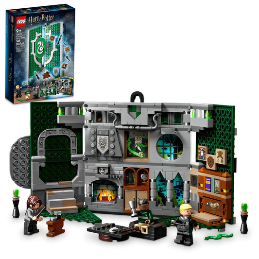 LEGO Harry Potter Slytherin banner front shows crest for stylish wall decor.