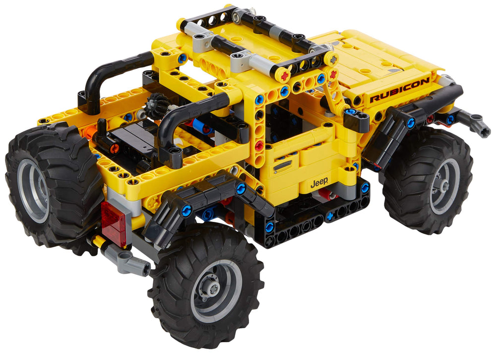 LEGO Jeep Wrangler 42122 opening doors and hood invites interactive storytelling.
