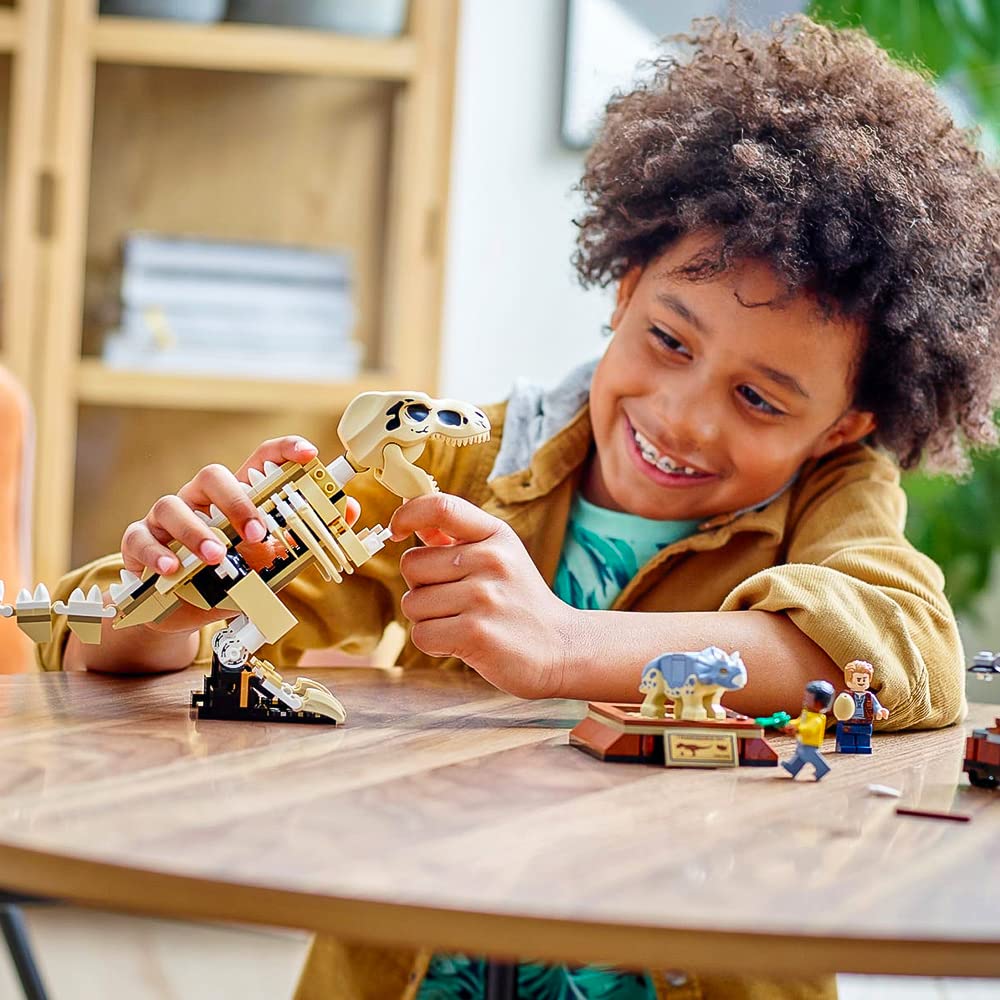 Baby Triceratops figure included with LEGO Jurassic World 76940