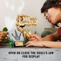 LEGO Jurassic World skull with movable jaws for flexible posing
