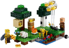 LEGO Minecraft The Bee Farm: angry bees add conflict and excitement.