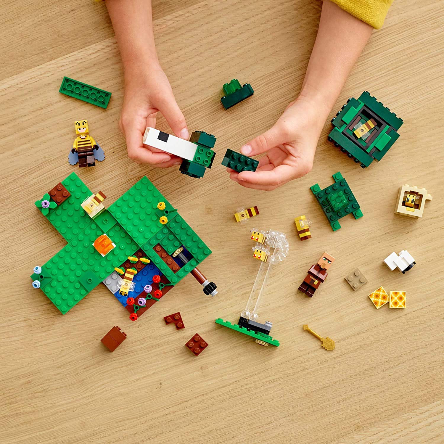 LEGO Minecraft The Bee Farm: sheep figure adds village life to stories.
