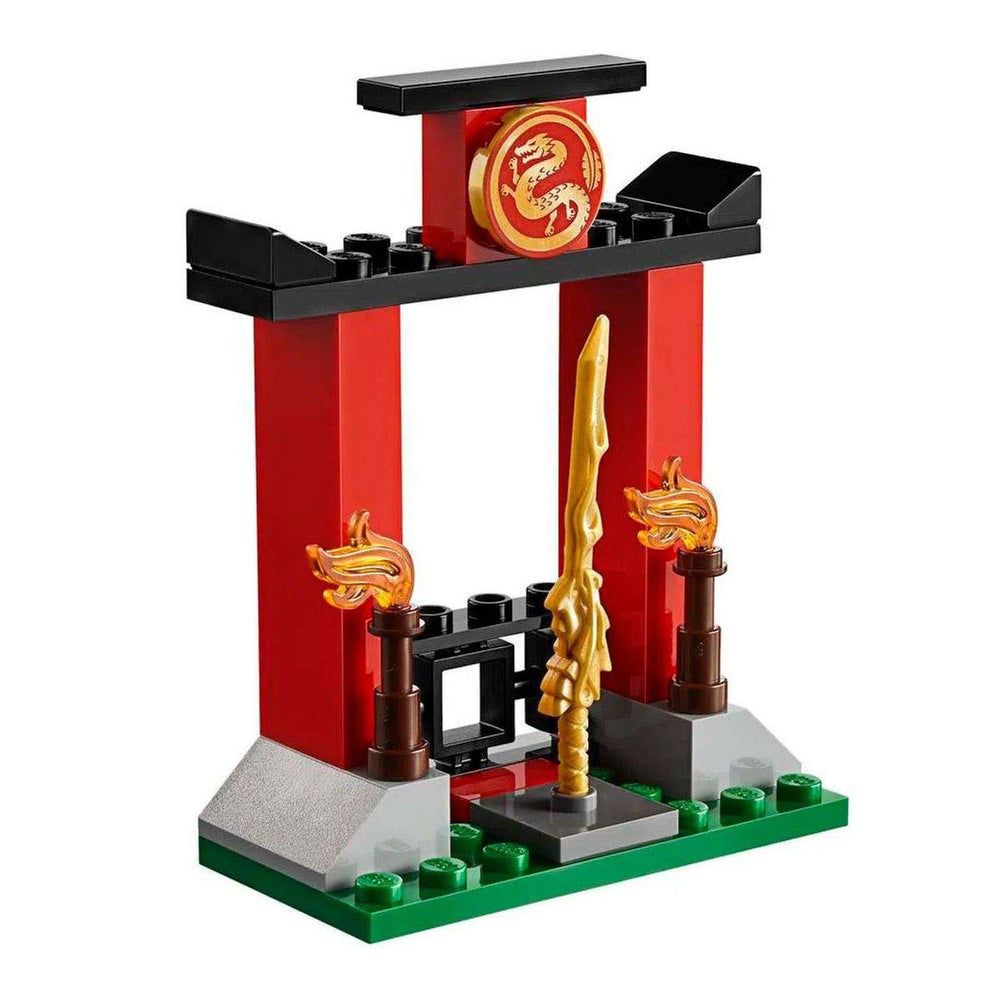 LEGO Starter Brick base helps first-time builders learn step-by-step.