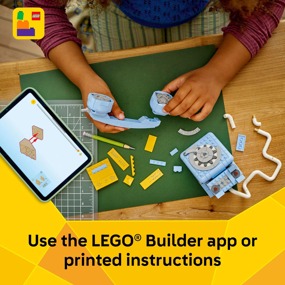 LEGO notepad with message tiles for personalized notes during play.