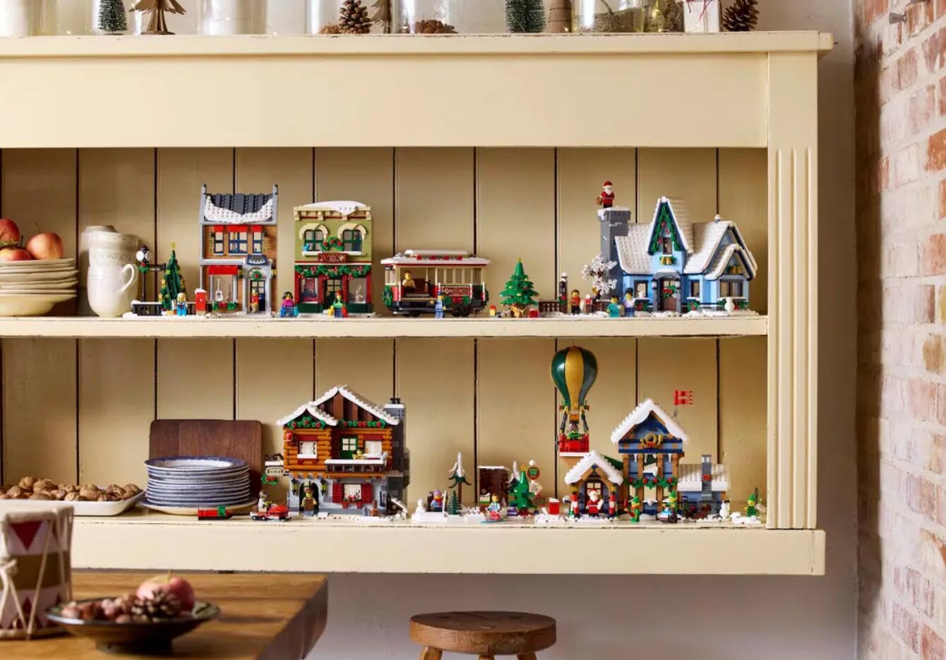 LEGO Santa’s Post Office Christmas tree highlights seasonal warmth.