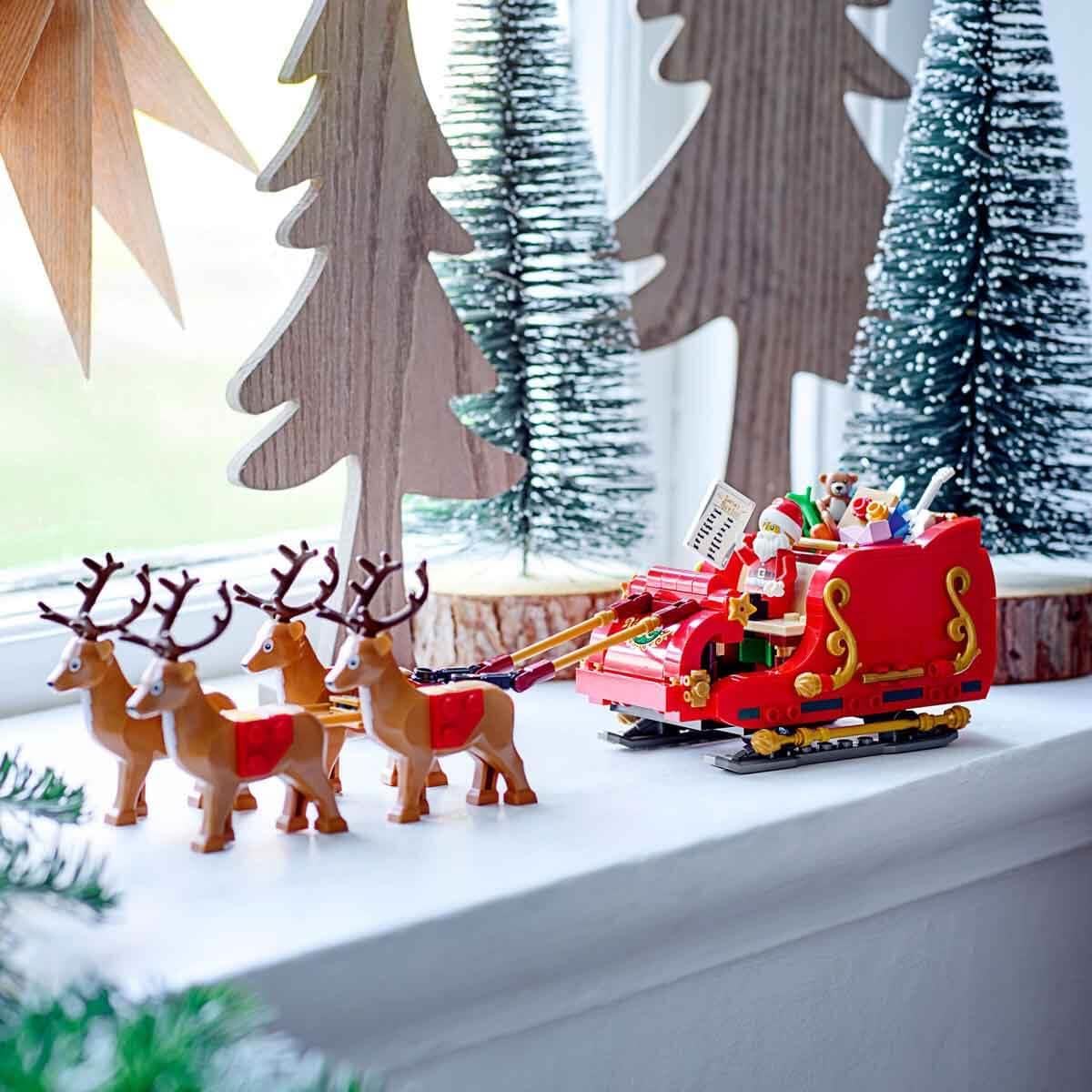 LEGO Santa's Sleigh with wrapped gifts enhances holiday role-play