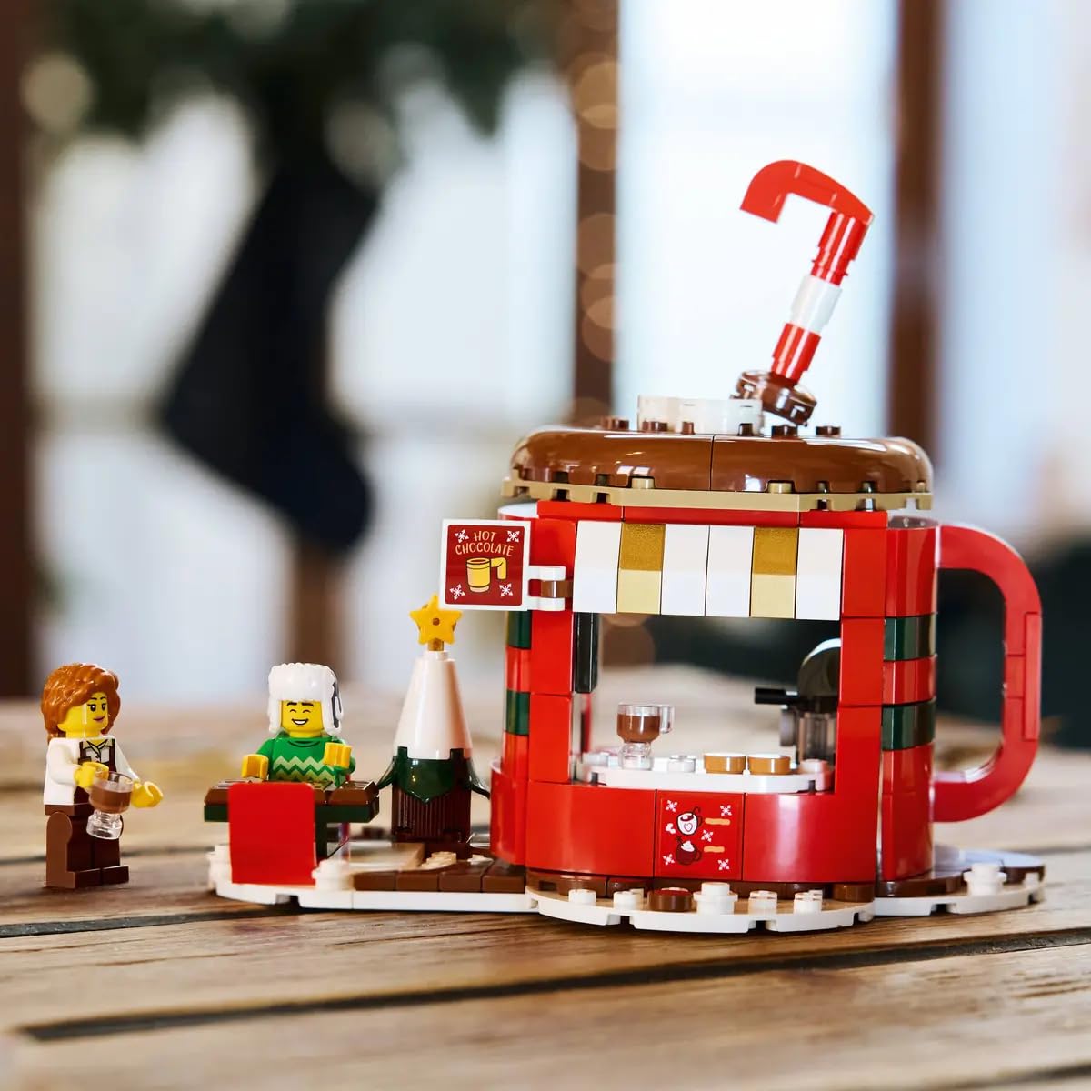 LEGO Seasonal Hot Chocolate Stand 40776 roof-removed view facilitates easy play access.