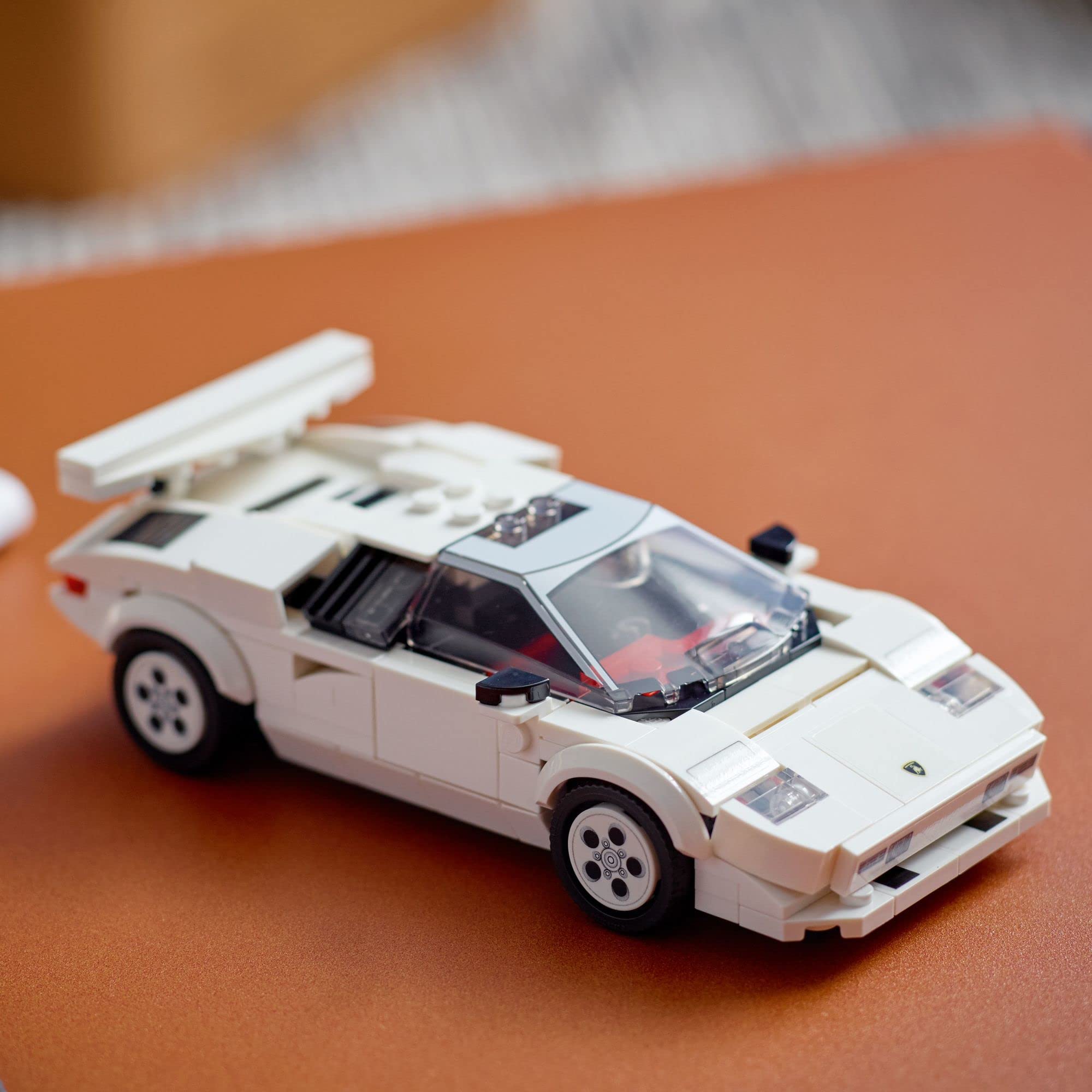 LEGO Speed Champions Lamborghini Countach 76908 minifigure driver with helmet