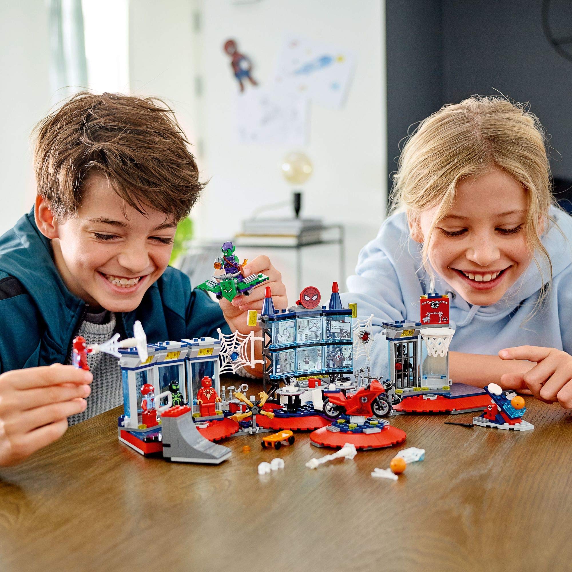 LEGO Spider-Man Attack on the Spider Lair—Venom minifigure enables villain battles.