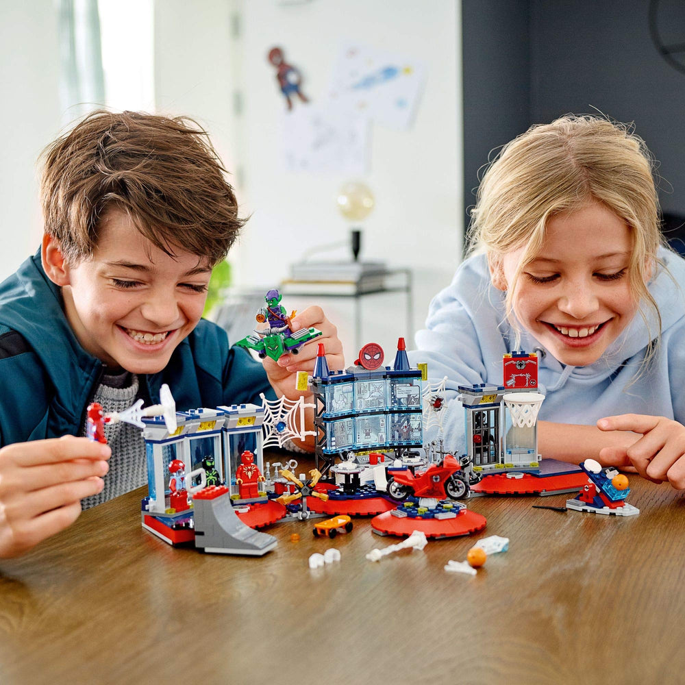 LEGO Spider-Man Attack on the Spider Lair—Venom minifigure enables villain battles.