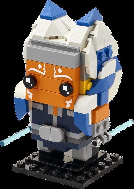 LEGO Star Wars BrickHeadz baseplate display keeps models organized.