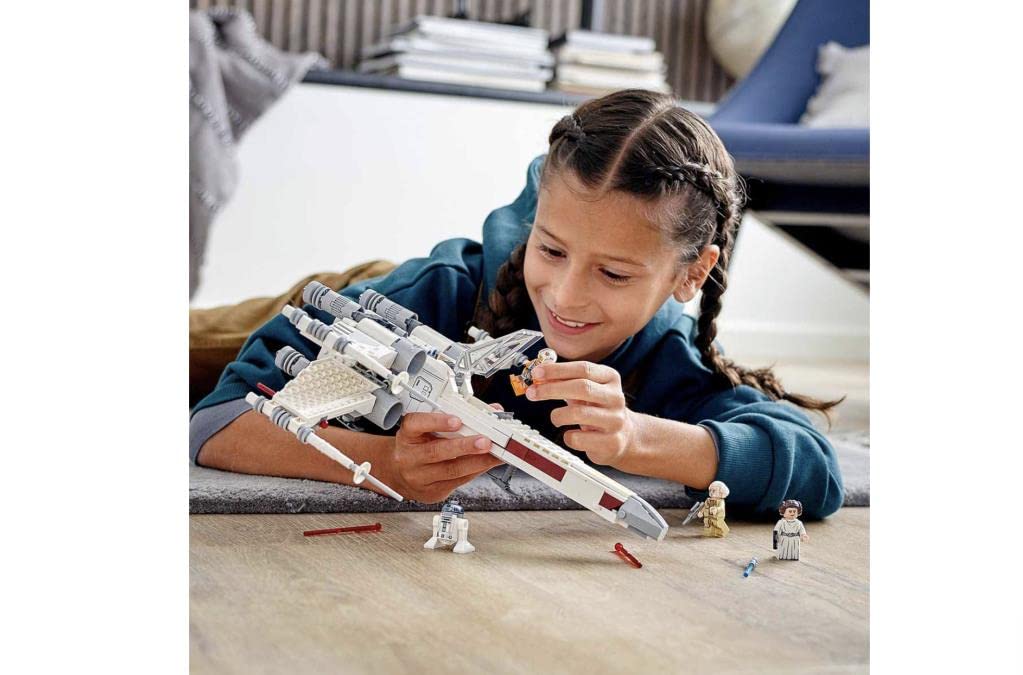 LEGO Star Wars Luke Skywalker X-Wing retractable landing gear enables takeoff