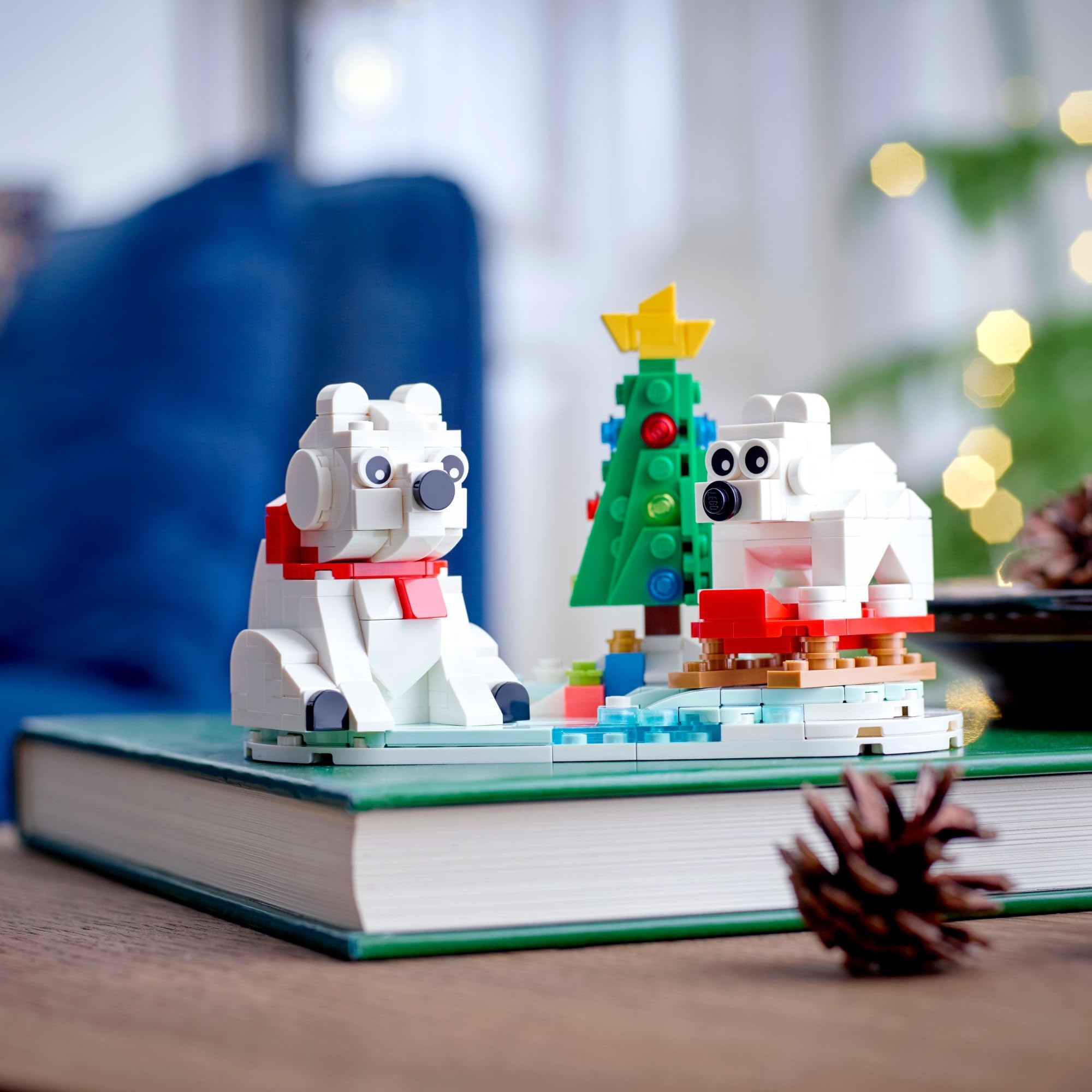 LEGO Wintertime Polar Bears 40571: Christmas tree toy enhances holiday display and imaginative play.