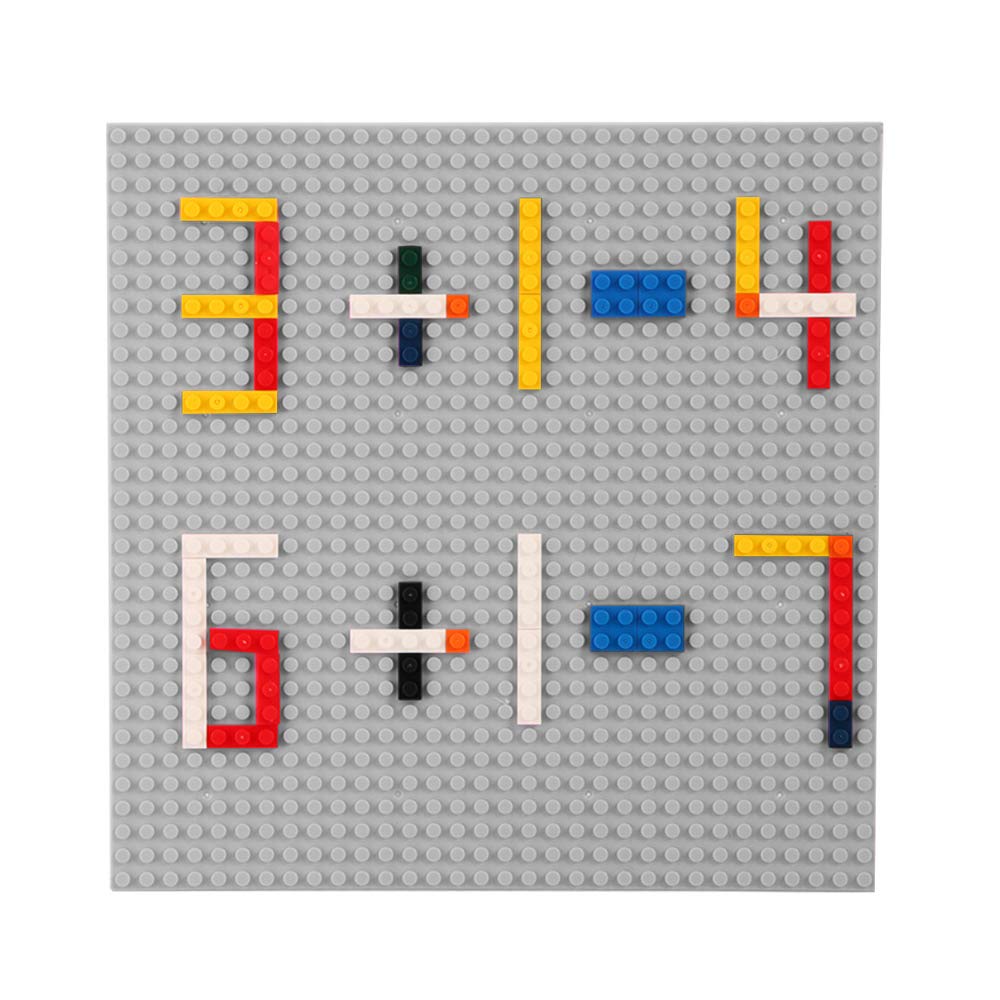 Lekebaby baseplates enable multi-level builds and varied shapes for creative exploration.