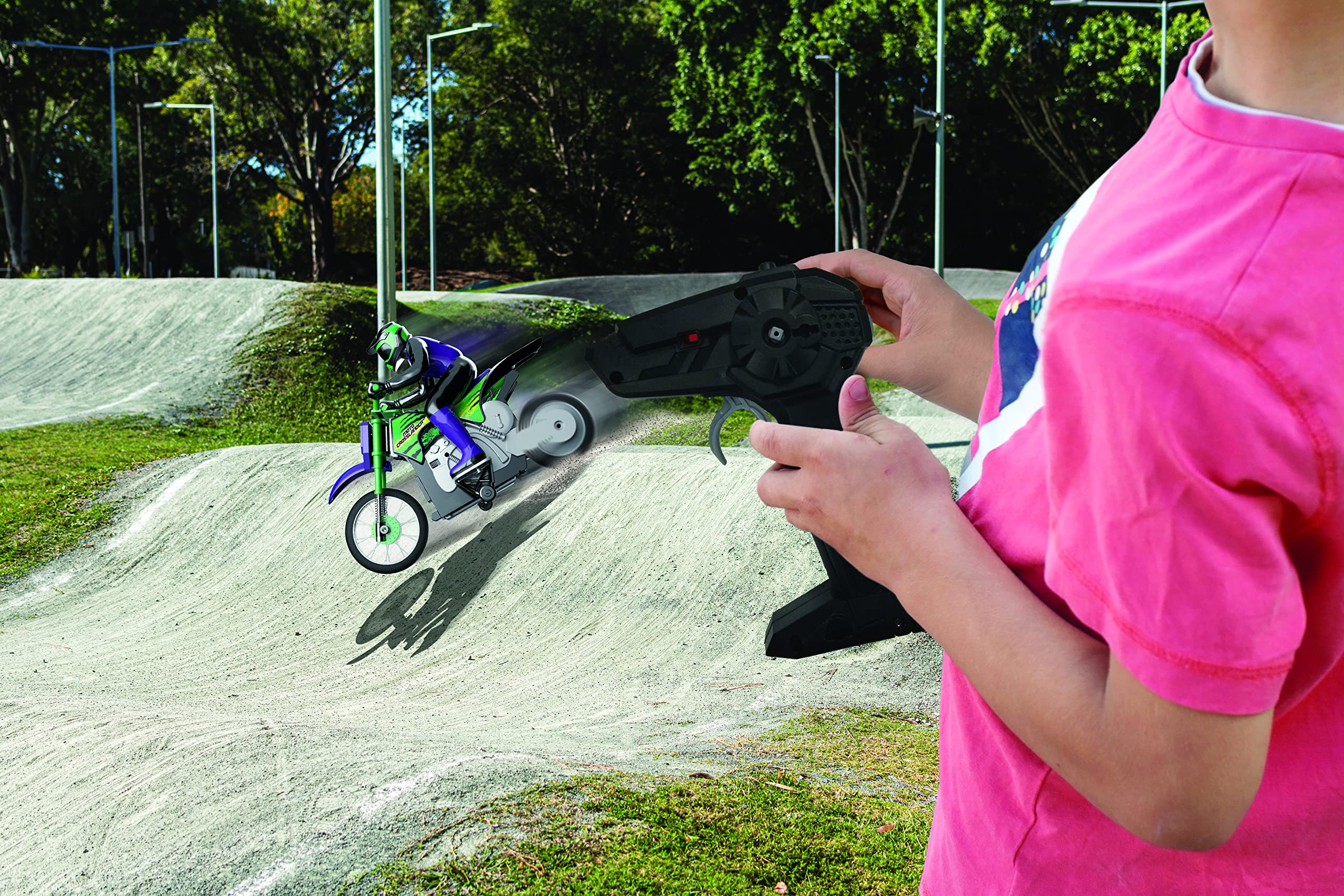 LEXiBOOK RC18 Crosslander ergonomic remote enhances precision and control.