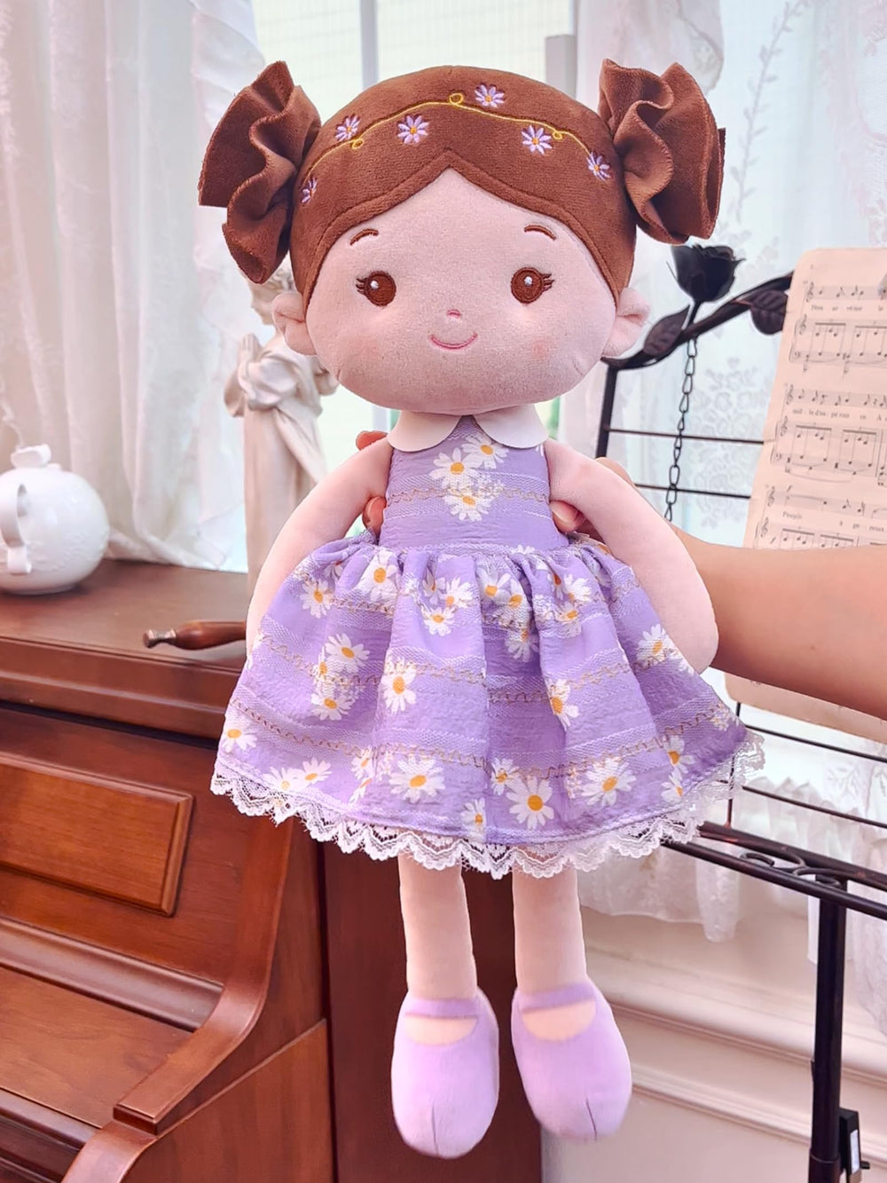 LeyaDoll flexible limbs invite imaginative play and limitless discoveries.