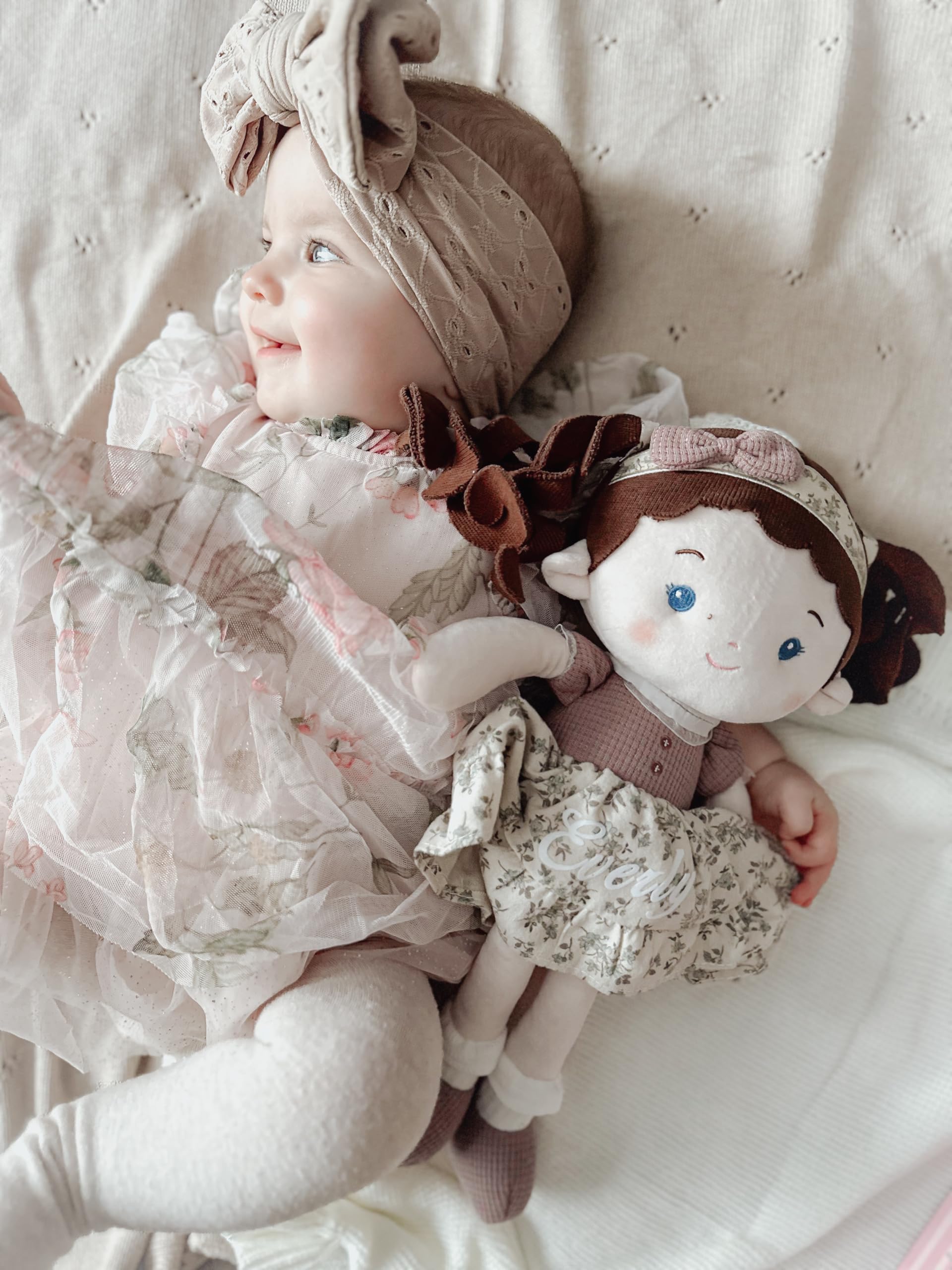LeyaDoll 16-inch durability shot emphasizes sturdy materials for active play.
