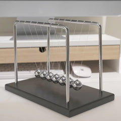 LICRAFT Newton's Cradle assembly montage shows straightforward setup and alignment.
