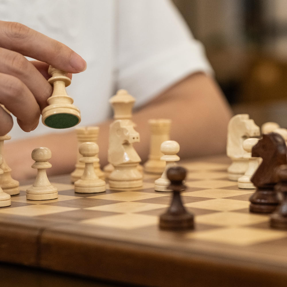 Lingle felt-bottom pieces prevent scratches and reduce board noise.