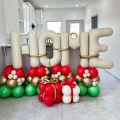 Lingqiang giant home letters decorate celebrations including photos and greetings.