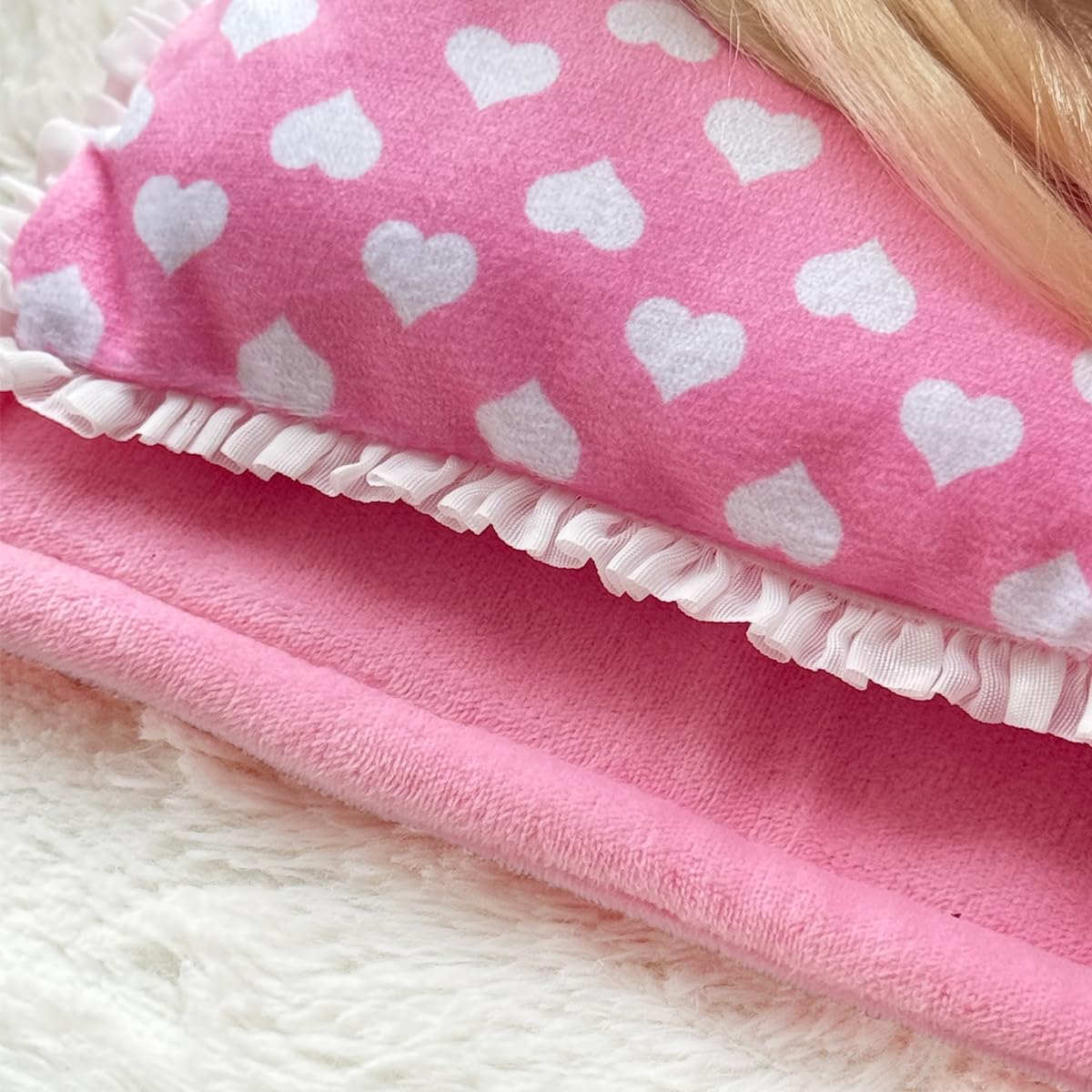 Linkyloop foldable blanket design helps create tidy, versatile doll beds.