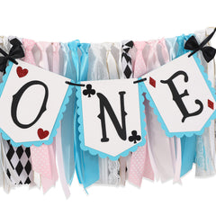 LINLULU nine-image set captures celebratory charm for photos and walls.